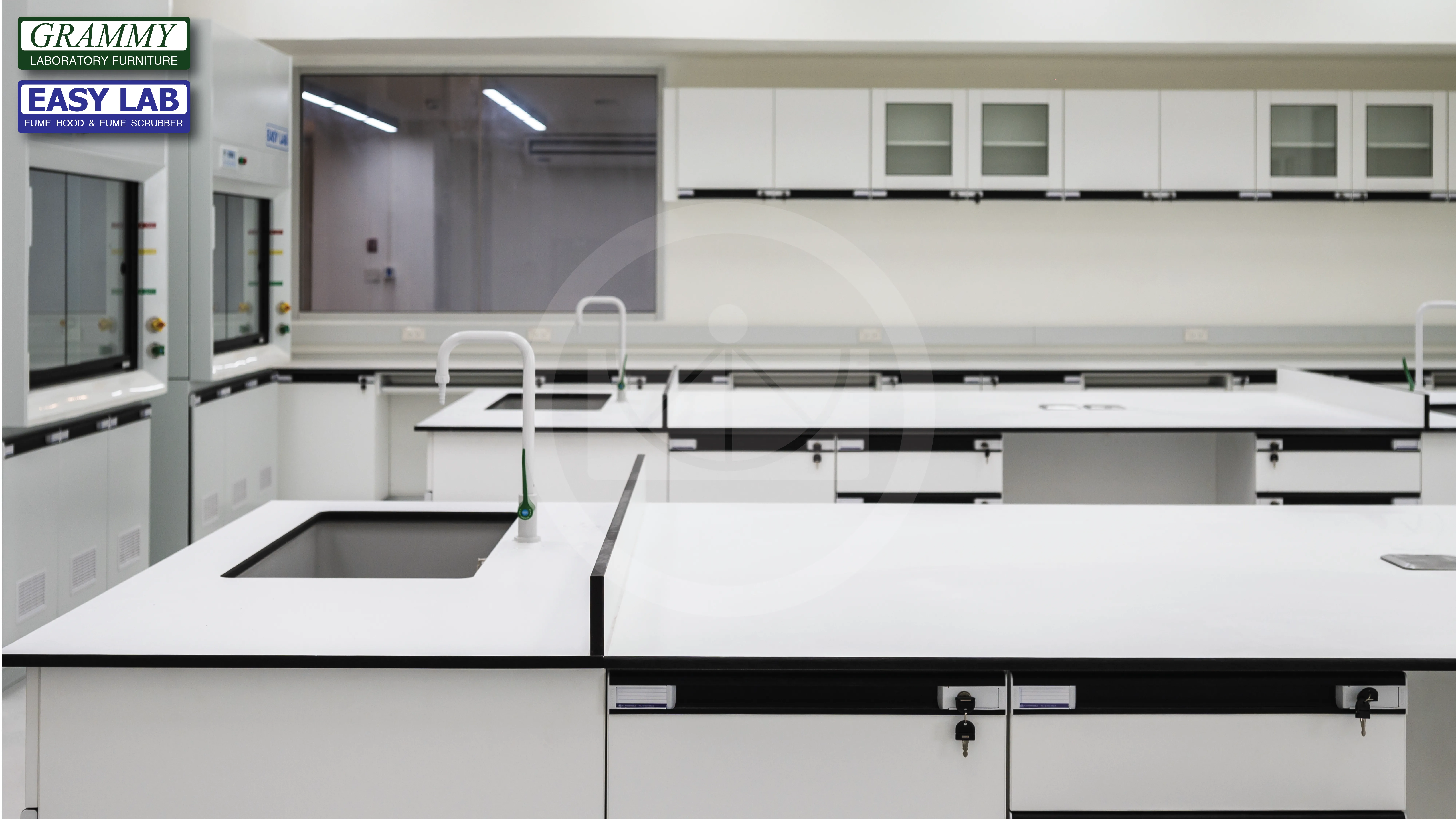 ติดตั้งโต๊ะปฏิบัติการ GRAMMY & ตู้ดูดควัน EASY LAB